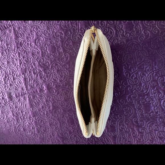 Authentic Tory Burch off white crossbody bag - Picture 6 of 9